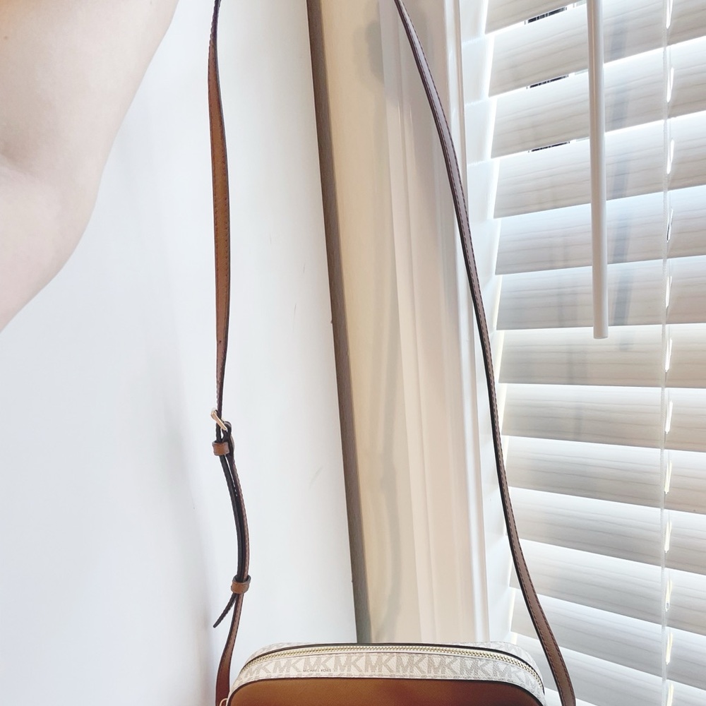 Michael Kors Jet Set Brown/Vanilla Logo Crossbody Bag - Picture 6 of 14